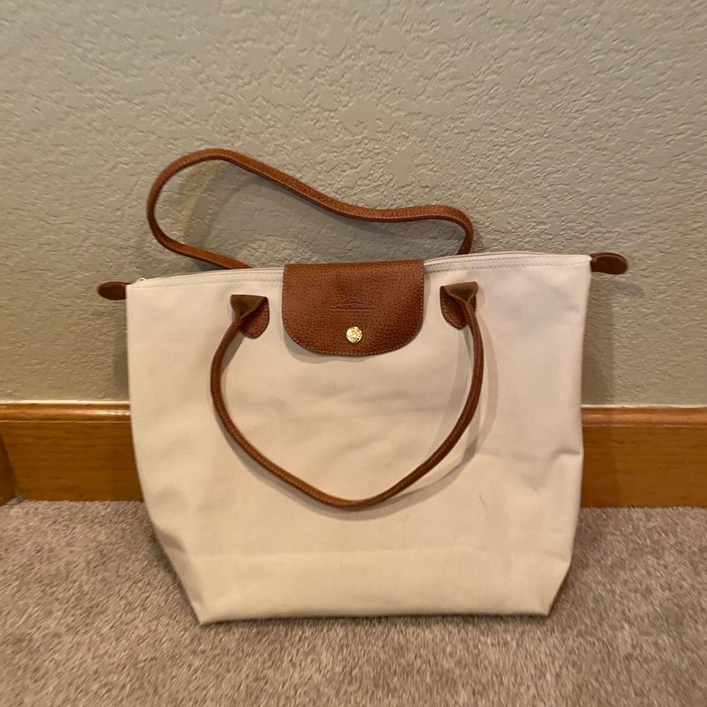 Longchamp beige purse
